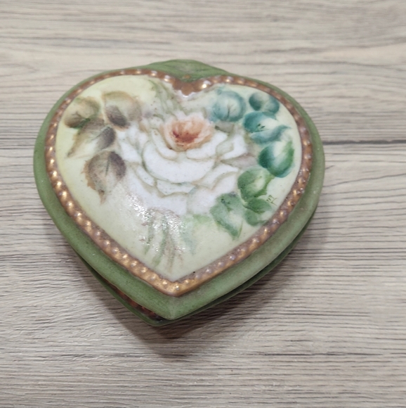 Vintage China Trinket Jewelry Heart Floral Lid Gift - Picture 1 of 3
